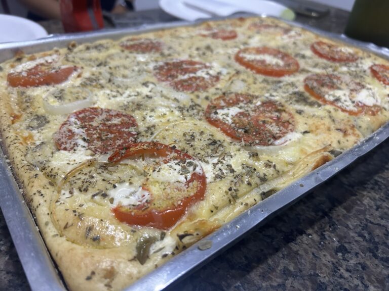 Torta Salgada de Frango de Tabuleiro Feita no Liquidificador
